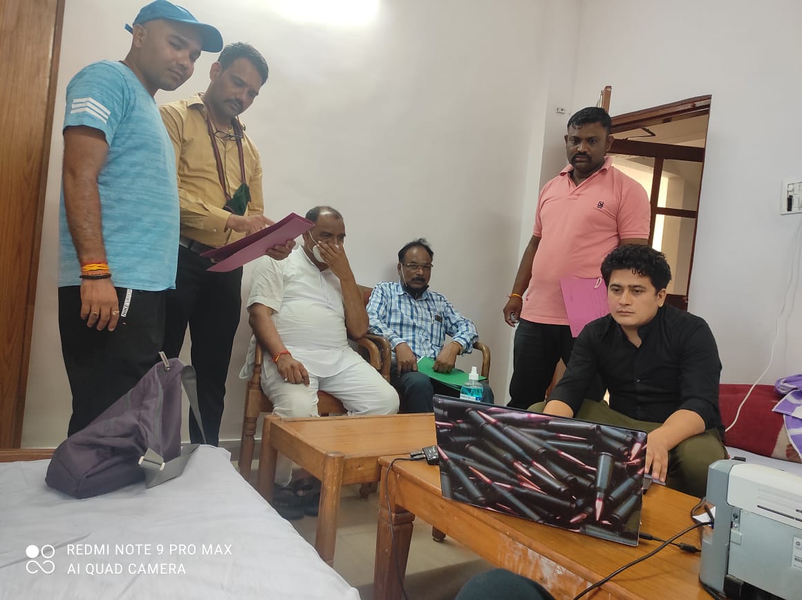 MP: National Health Mission Executive Engineer Caught Red-Handed Taking Rs 3 Lakh Bribe MP: National Health Mission Executive Engineer Caught Red-Handed Taking Rs 3 Lakh Bribe