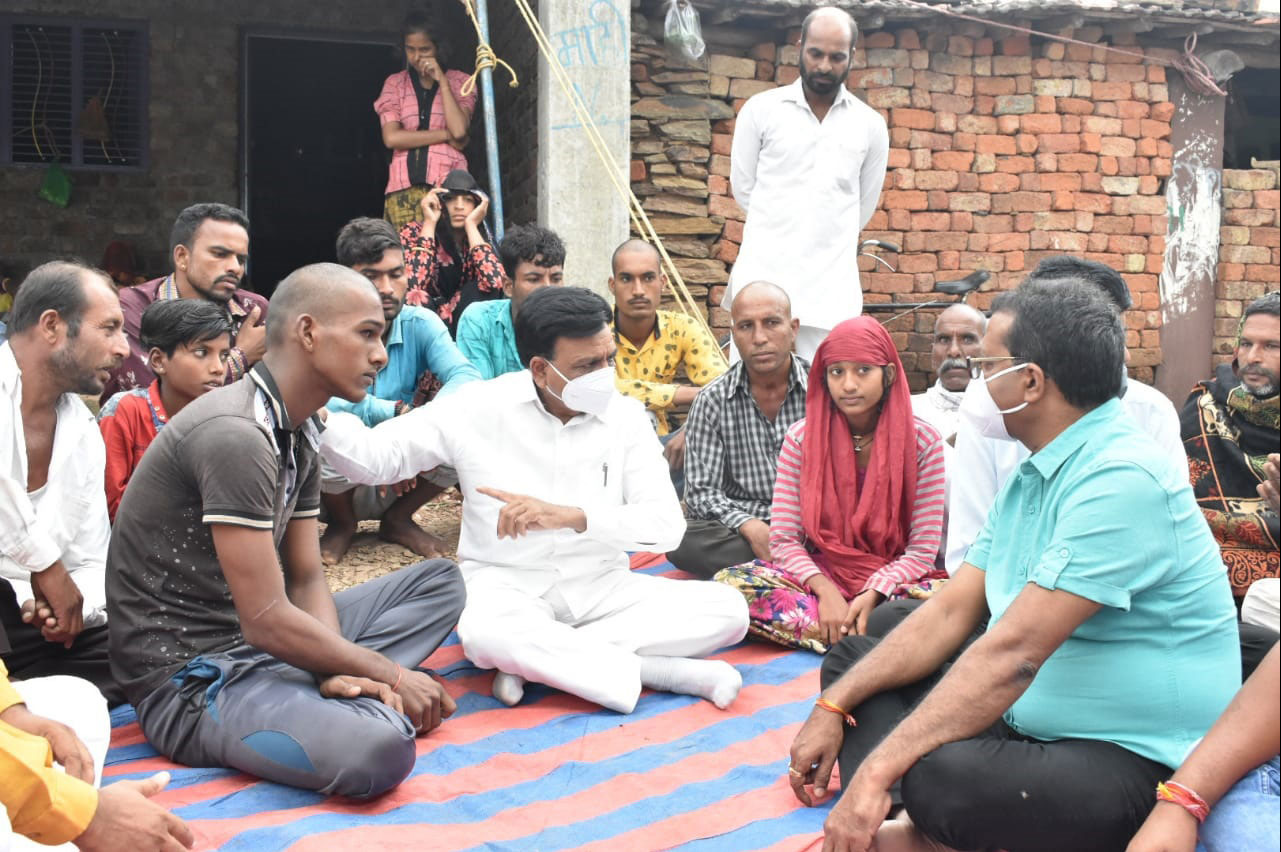 Mandsaur Hooch Tragedy: Commercial Tax Minister Devda Meets Affected Family Members of his Constituency