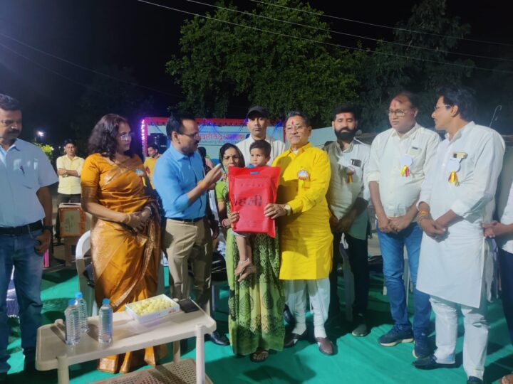 Collector Barwani celebrates Diwali with Anganwadi children and Kushth Ashram people