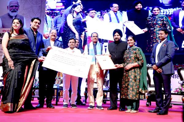 Bhamashah award ceremony: Taxpayers have important contribution to state development, CM Chouhan says Bhamashah award ceremony: Taxpayers have important contribution to state development, CM Chouhan says