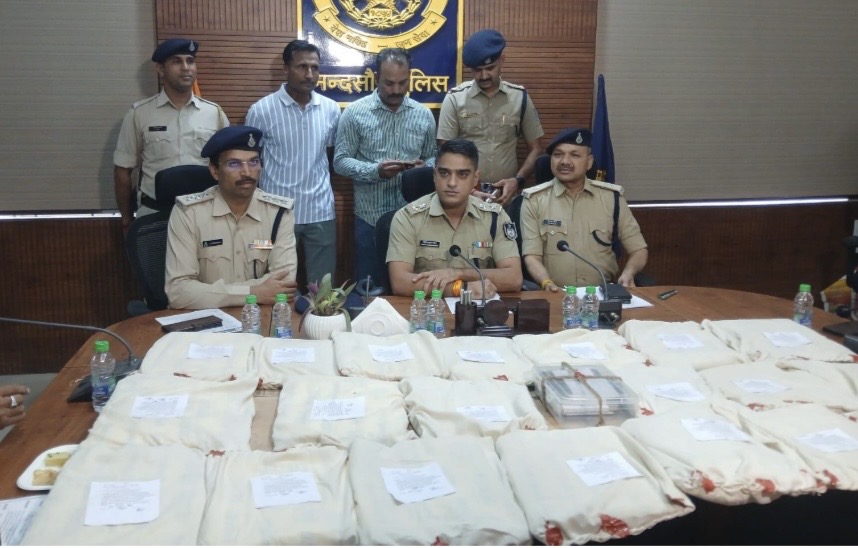 MP Police Bust Inter-State Drug Racket, Seize 20 Kg Brown Sugar Worth Rs 20 Crore MP Police Bust Inter-State Drug Racket, Seize 20 Kg Brown Sugar Worth Rs 20 Crore
