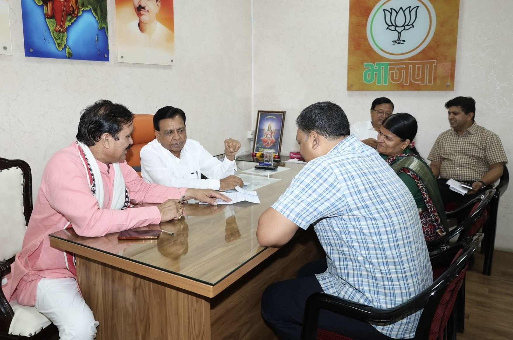 MP: Deputy CM Devda, Minister Tetwal Hold Monthly Jan Sunwai at BJP Headquarters MP: Deputy CM Devda, Minister Tetwal Hold Monthly Jan Sunwai at BJP Headquarters